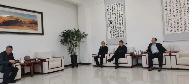 公司與哈密市政府領導洽談公司新疆發(fā)展思路，加大助力新疆能源發(fā)展！